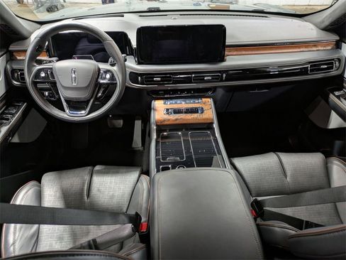 Certified 2025 Lincoln Aviator Black Label image 28