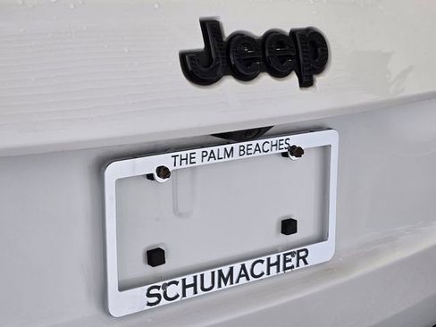 Used 2019 Jeep Grand Cherokee Altitude image 10