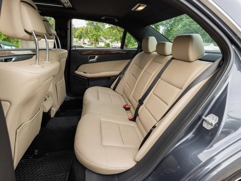 Used 2013 Mercedes-Benz E 350 4MATIC Sedan image 31