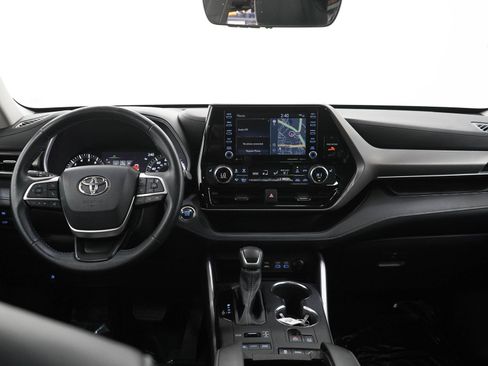 Used 2022 Toyota Highlander XLE AWD/4WD image 17