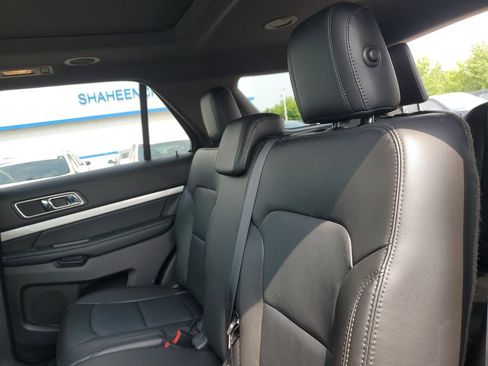 Used 2017 Ford Explorer XLT w/ Equipment Group 202A AWD/4WD image 34