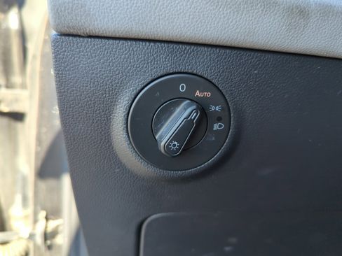 Certified 2022 Volkswagen Taos SE image 30