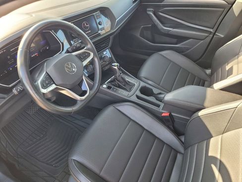 Used 2024 Volkswagen Jetta SE image 9