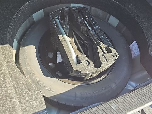 Used 2017 Volkswagen Passat 1.8T SEL Premium image 30