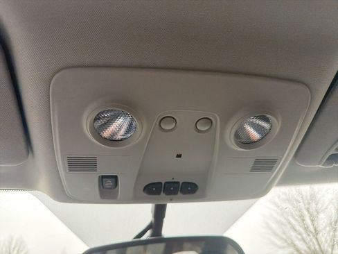 Used 2016 Chevrolet Traverse LT w/ Style and Technology Package image 19