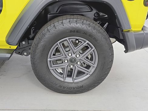 Used 2024 Jeep Wrangler Sport S image 31