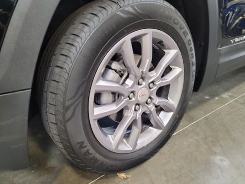 Used 2024 GMC Terrain SLT AWD/4WD image 31