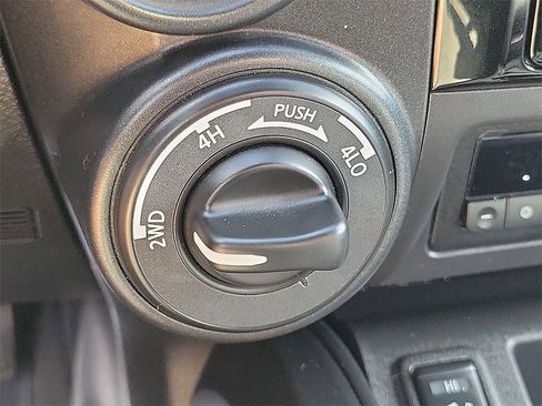 Used 2023 Nissan Titan PRO-4X w/ Pro-4x Convenience Package image 9