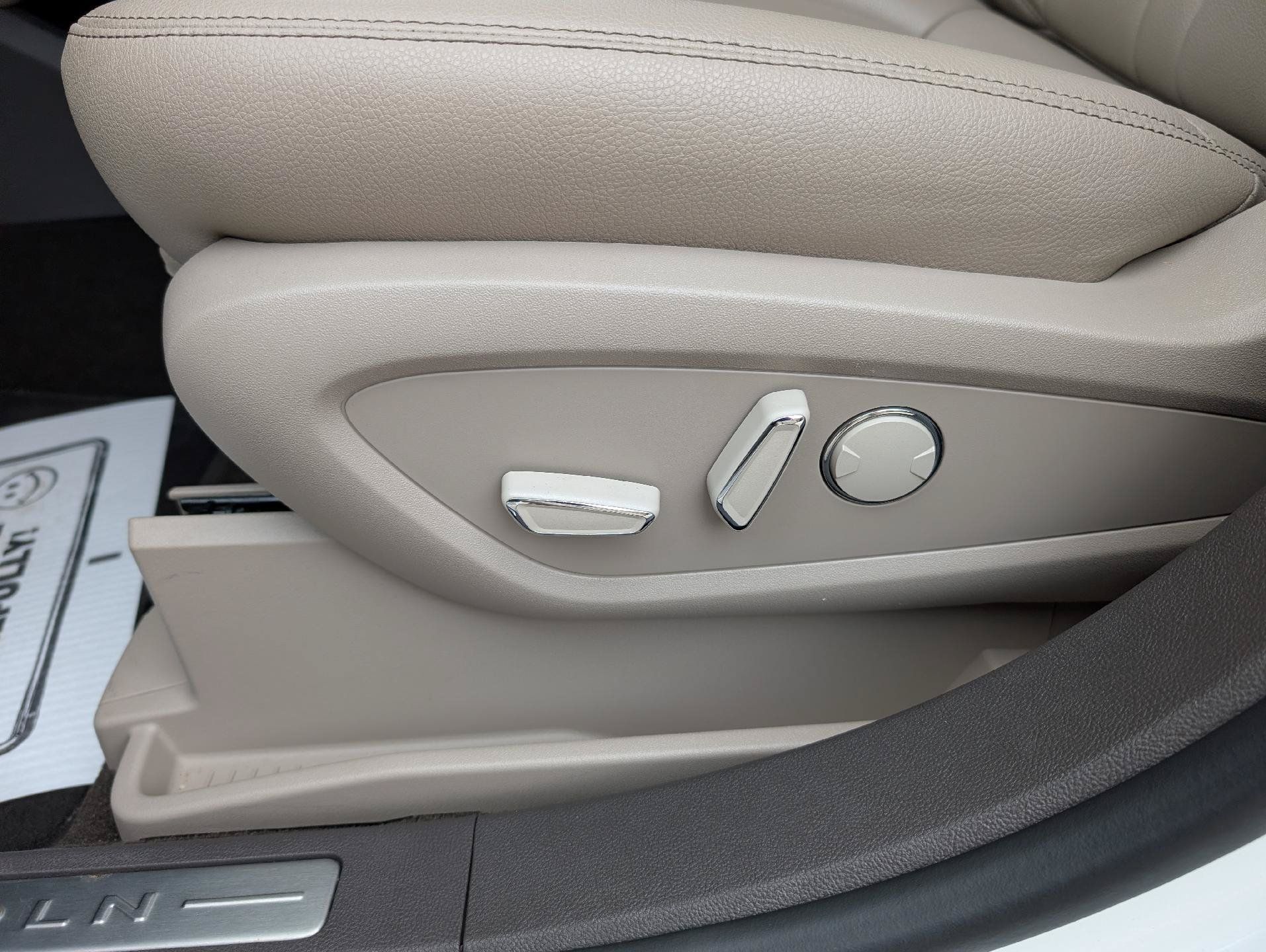 Used 2023 Lincoln Nautilus AWD w/ Premium Package image 11