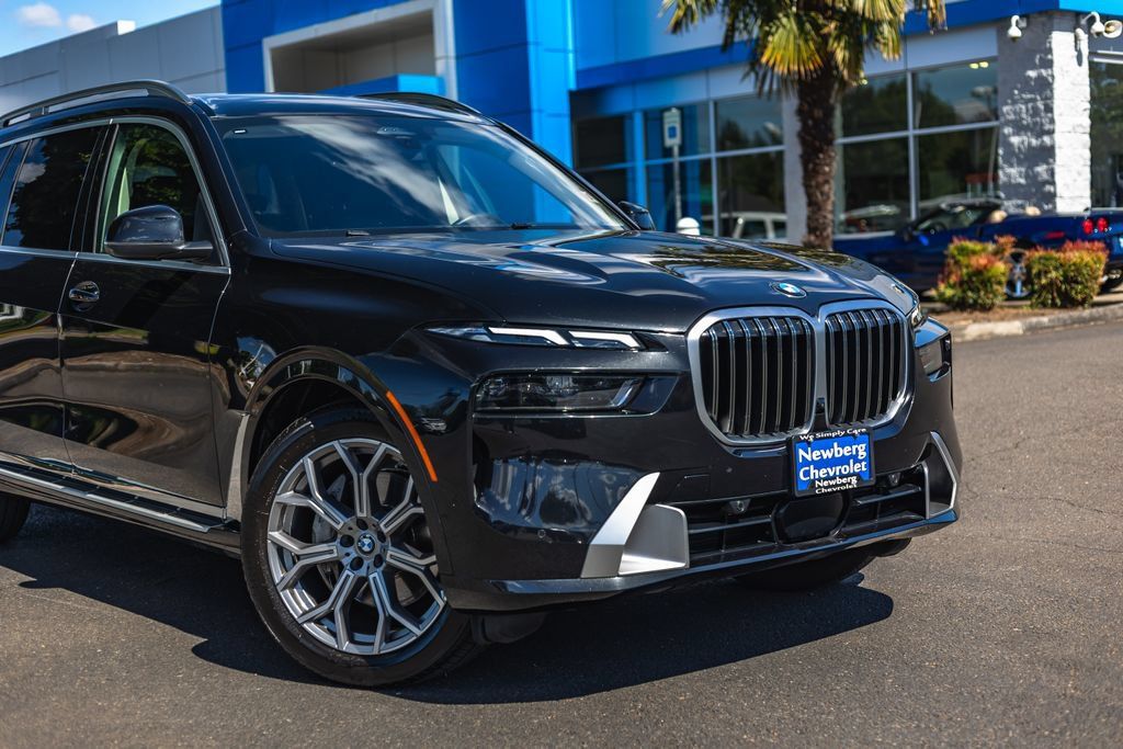 Used 2024 BMW X7 xDrive40i AWD/4WD image 3