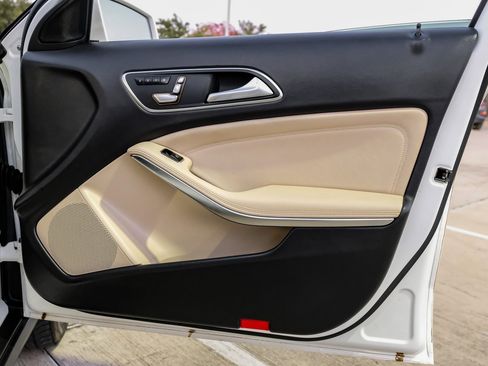 Used 2019 Mercedes-Benz GLA 250 w/ Convenience Package image 45