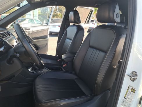 Used 2022 Volkswagen Tiguan SE R-Line image 17
