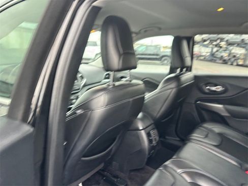 Used 2019 Jeep Cherokee Latitude Plus image 30