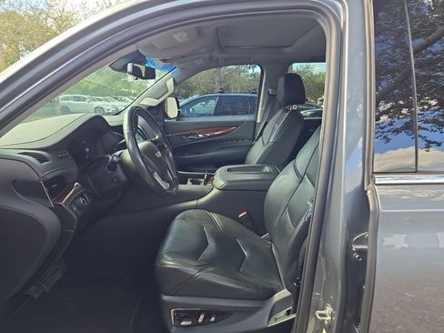 Used 2020 Cadillac Escalade Luxury image 5