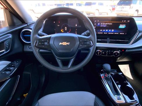 Certified 2024 Chevrolet Trax LT image 6