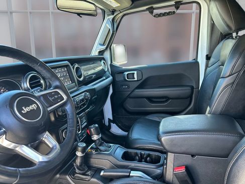 Used 2021 Jeep Wrangler Unlimited Sahara image 22