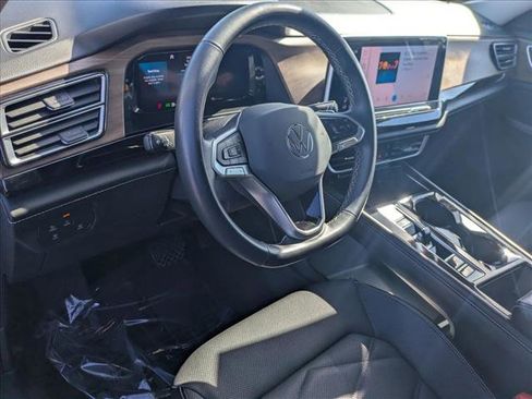 Used 2024 Volkswagen Atlas SE image 10