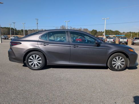 Used 2024 Toyota Camry LE image 6