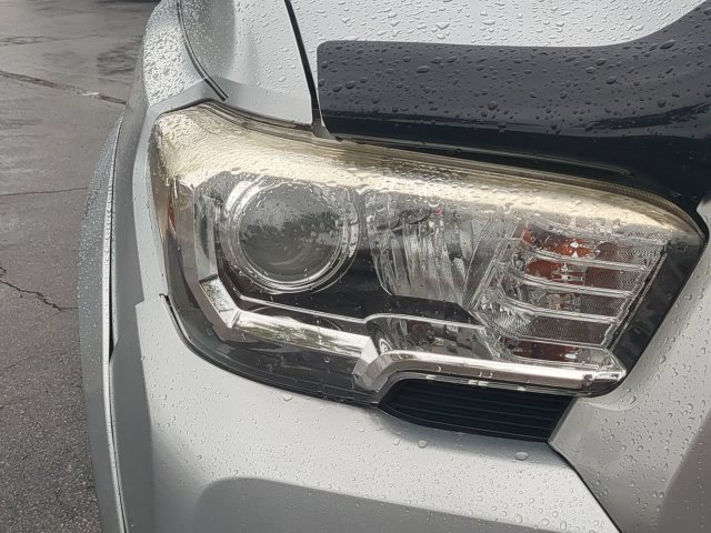 Used 2018 Toyota Tacoma SR5 RWD image 10