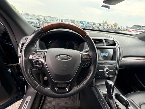 Used 2017 Ford Explorer Platinum AWD/4WD image 10