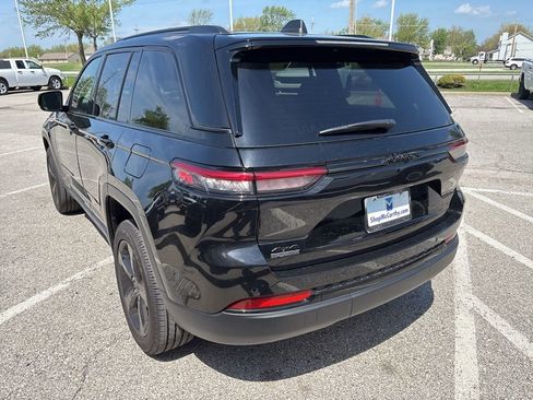 New 2025 Jeep Grand Cherokee Altitude AWD/4WD image 20