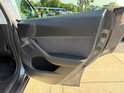 Used 2023 Tesla Model Y Long Range AWD/4WD image 17