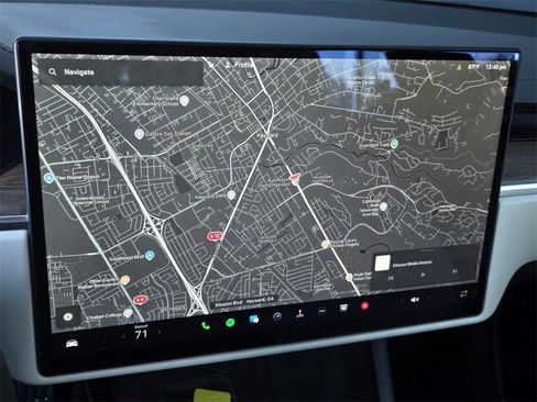 Used 2022 Tesla Model S image 19