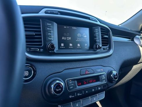 Used 2019 Kia Sorento EX AWD/4WD image 17