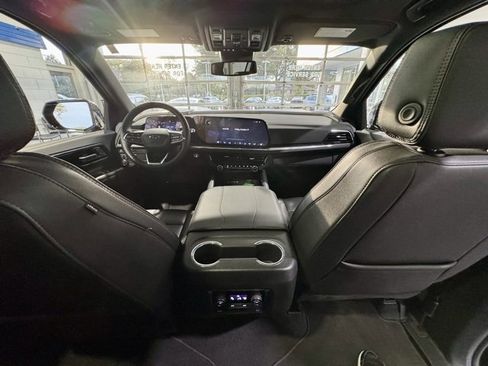 Used 2025 Chevrolet Suburban RST w/ Comfort Package image 16