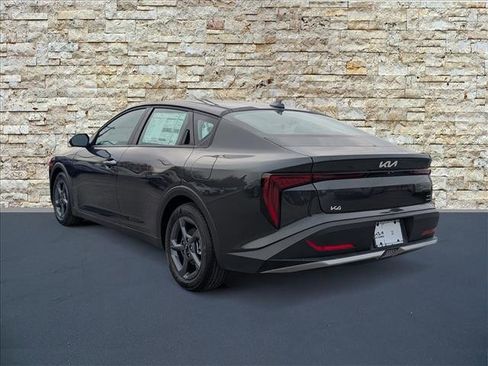 New 2025 Kia K4 LXS image 3