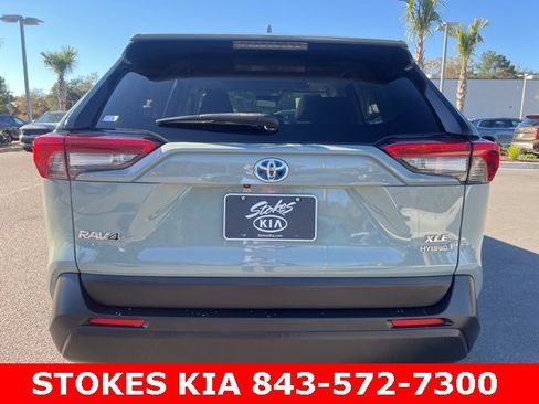 Used 2020 Toyota RAV4 XLE image 6