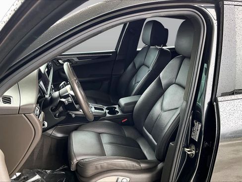 Used 2019 Porsche Macan AWD/4WD image 8