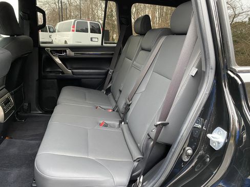 Used 2021 Lexus GX 460 Premium w/ Premium Package image 37