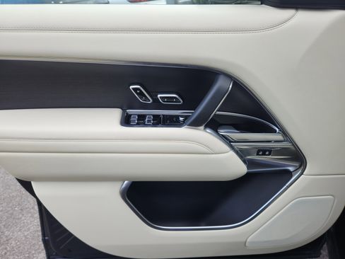 Used 2023 Land Rover Range Rover Long Wheelbase SE image 25