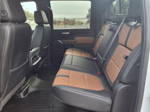 Used 2020 Chevrolet Silverado 2500 High Country w/ Technology Package image 9