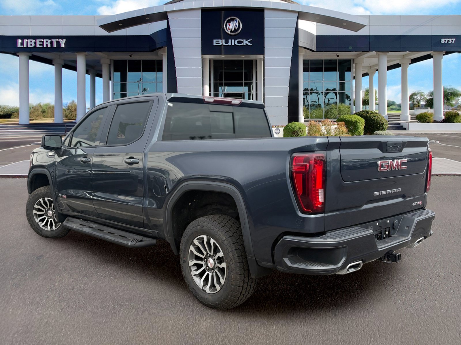 Used 2021 GMC Sierra 1500 AT4 w/ AT4 Preferred Package AWD/4WD image 3