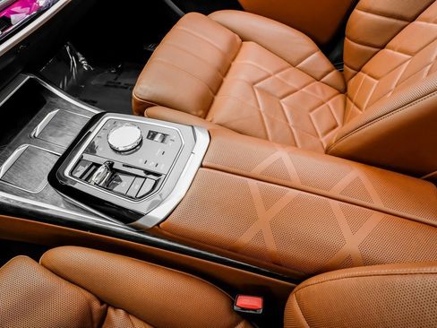 Used 2025 BMW 760i xDrive image 22