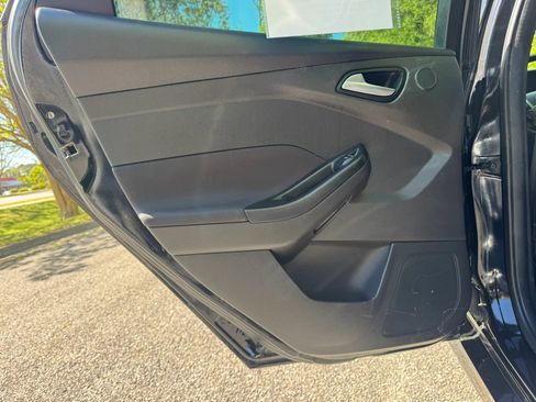 Used 2018 Ford Focus ST w/ Equipment Group 402A image 9