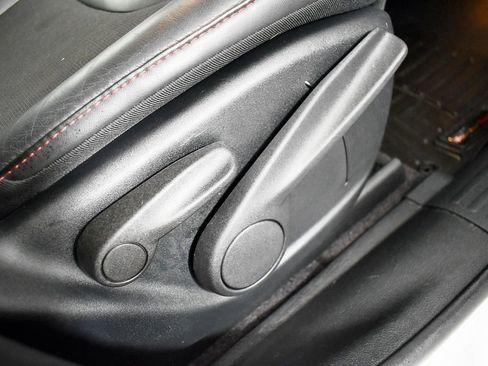 Used 2017 Jeep Cherokee Trailhawk w/ Comfort/Convenience Group image 37