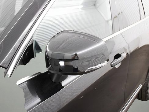 Certified 2025 Volvo XC90 T8 Plus image 7