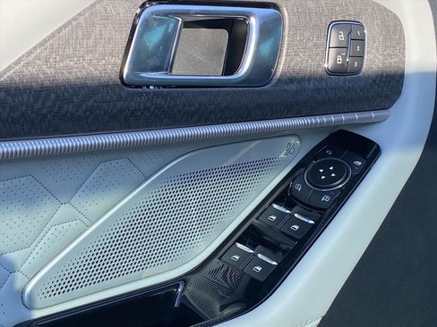 Certified 2025 Ford Explorer Platinum w/ Ultimate Package image 19