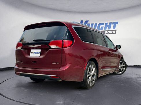 Used 2017 Chrysler Pacifica Limited w/ UConnect Theater Package FWD image 5