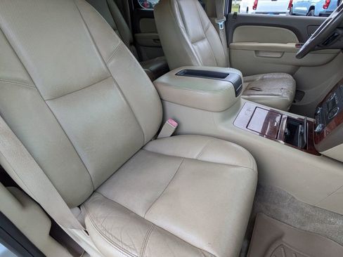 Used 2011 Chevrolet Suburban LTZ image 32