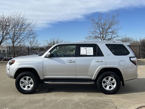 Used 2016 Toyota 4Runner SR5 Premium image 4