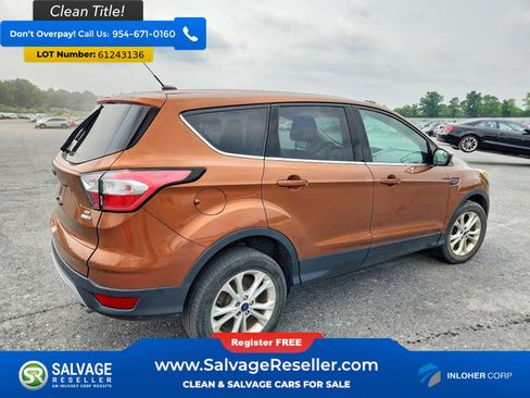 Used 2017 Ford Escape SE w/ SE Cold Weather Package AWD/4WD image 4