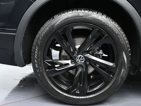 Used 2023 Volkswagen Tiguan SE R-Line image 12