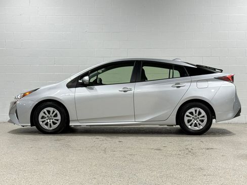 Used 2017 Toyota Prius Two image 9
