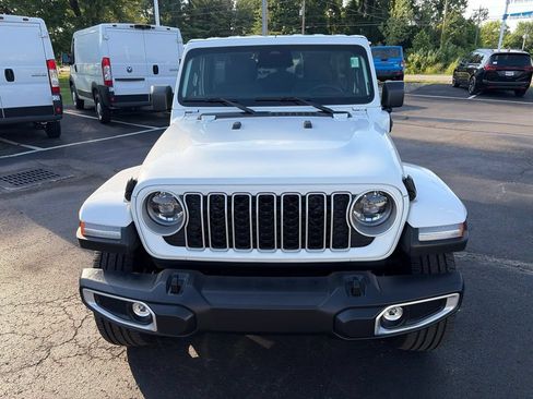 Used 2025 Jeep Wrangler Unlimited Sahara AWD/4WD image 3