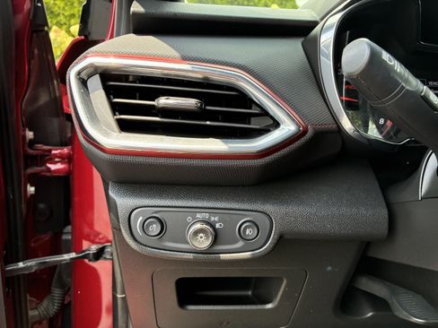 Used 2021 Chevrolet TrailBlazer RS w/ Convenience Package FWD image 25