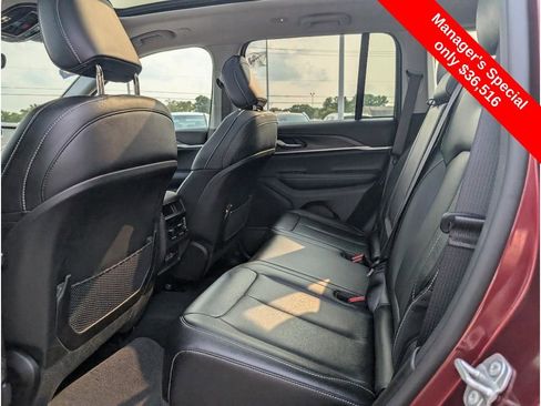 Used 2024 Jeep Grand Cherokee Limited w/ Black Appearance Package image 11